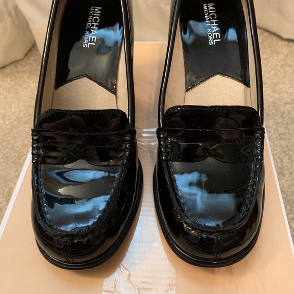 ❌SOLD❌Michael Kors Patent Leather Heel Loafers - Picture 4 of 6